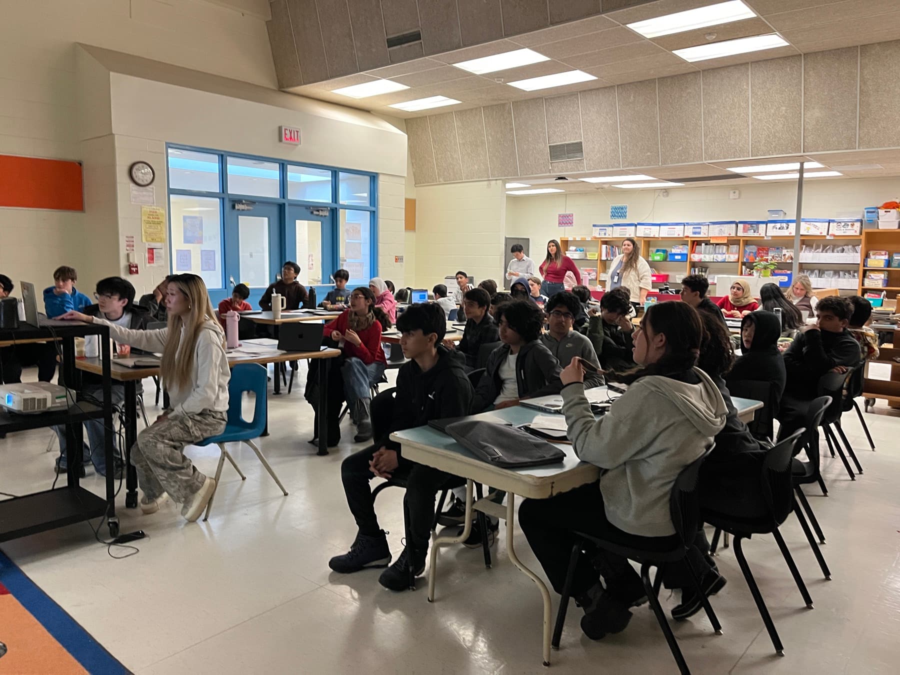 Students discussing ideas during an INNOSpark lesson
