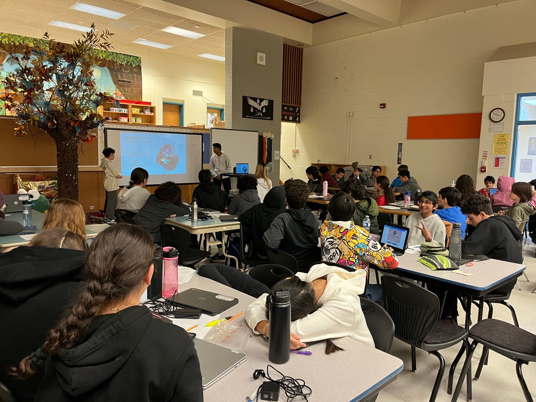 Students presenting an idea during an INNOSpark workshop
